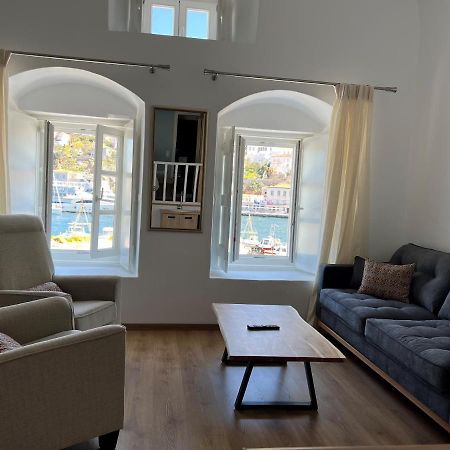 Отель Douskos Port House Идра Экстерьер фото